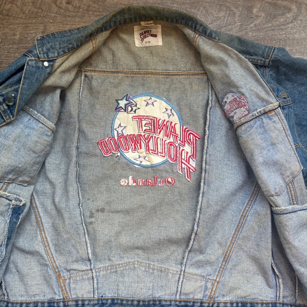 Planet Hollywood Orlando Denim Trucker Jacket L Distressed Blue Embroidered Back - Picture 9 of 10